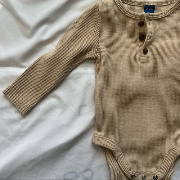 Old Navy Cozy Kids Thermal One Piece Henley in Cream Size 6-12 Months - Picture 4 of 12